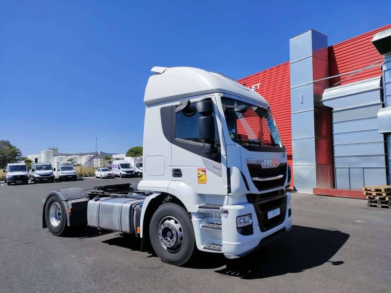 Tracteur 19 TONNES 360 CV 1 COUCHETTE - Tractor unit: picture 1 Tracteur 19 TONNES 360 CV 1 COUCHETTE - Tractor unit: picture 1