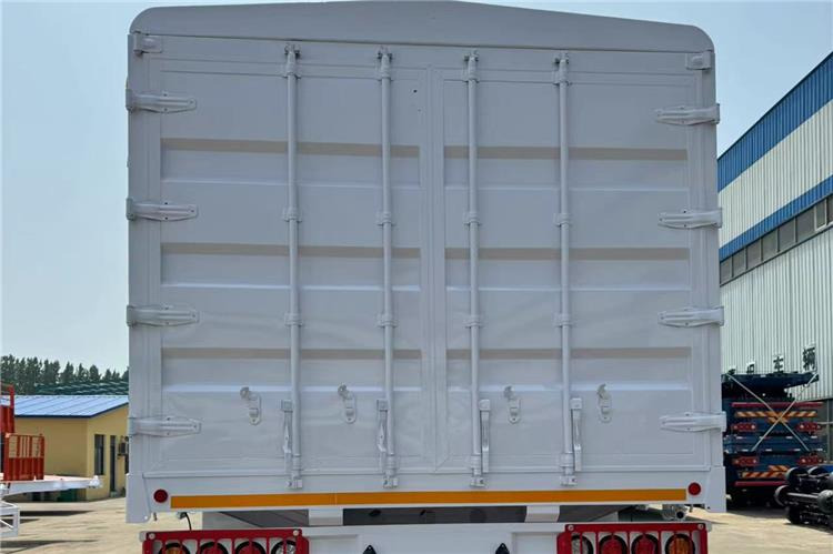 TITAN 2 Axle Fence Semi Trailer with Bogie Suspension for Sale In Nigeria - Livestock semi-trailer: picture 4 TITAN 2 Axle Fence Semi Trailer with Bogie Suspension for Sale In Nigeria - Livestock semi-trailer: picture 4