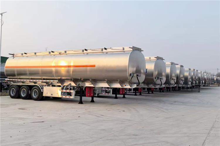 TITAN 3 Axle 45000 L Aluminum Tanker Trailer for Sale In Zimbabwe - Tank semi-trailer: picture 3 TITAN 3 Axle 45000 L Aluminum Tanker Trailer for Sale In Zimbabwe - Tank semi-trailer: picture 3