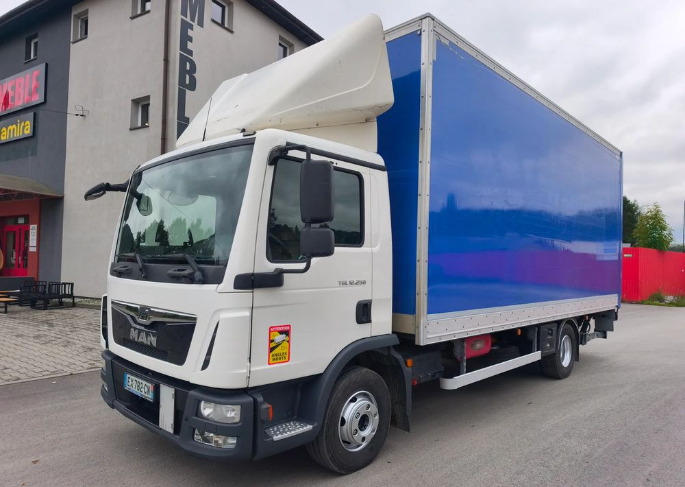 MAN TGL 12.250 kontener 6,2 , winda - Box truck: picture 1 MAN TGL 12.250 kontener 6,2 , winda - Box truck: picture 1