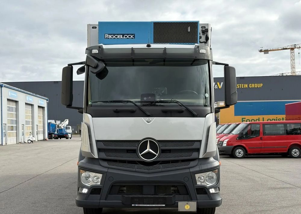 Mercedes-Benz Actros 2543 6x2 chłodnia izoterma 18 palet oś skrętna - Refrigerator truck: picture 2 Mercedes-Benz Actros 2543 6x2 chłodnia izoterma 18 palet oś skrętna - Refrigerator truck: picture 2