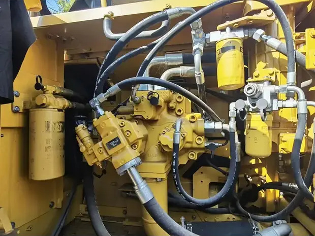 Crawler excavator 2022 Caterpillar 330D: picture 8