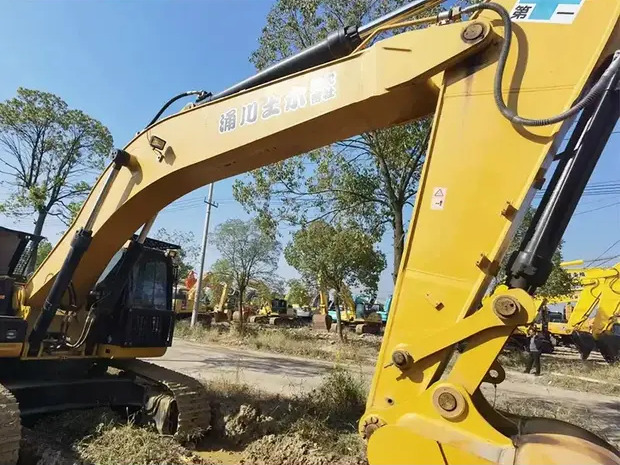 Crawler excavator 2022 Caterpillar 330D: picture 9