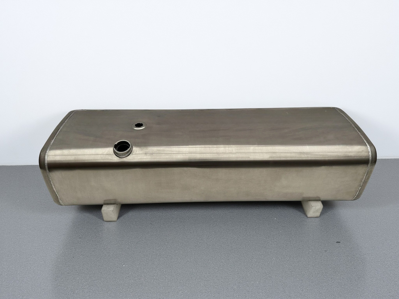IVECO - Fuel tank: picture 1 IVECO - Fuel tank: picture 1