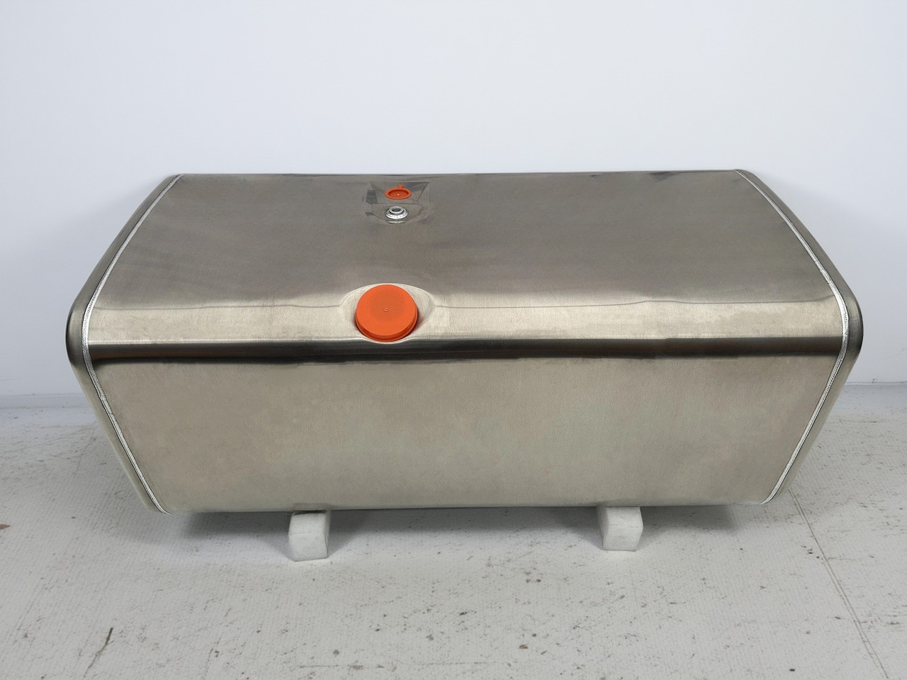 SCANIA - Fuel tank: picture 1 SCANIA - Fuel tank: picture 1