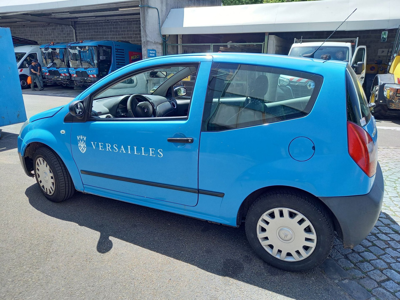 CITROEN C2 - Voiture berline commerciale essence - 3 portes - Sedan: picture 4 CITROEN C2 - Voiture berline commerciale essence - 3 portes - Sedan: picture 4