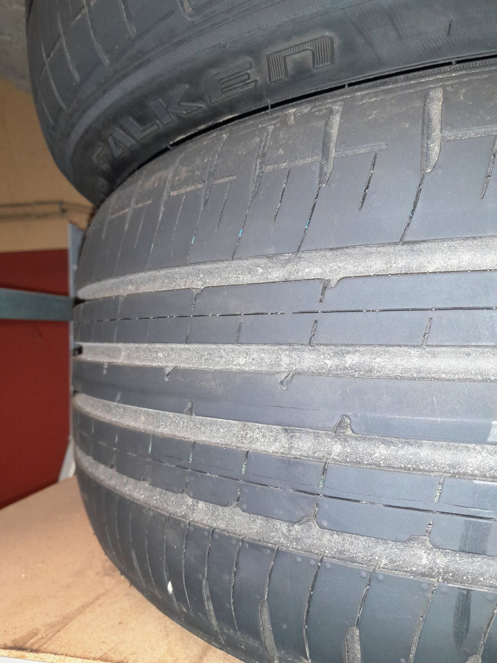 Lot de quatre pneumatiques FALKEN ZE914P 225/40/18 92W, DOT - Tire for Car: picture 2 Lot de quatre pneumatiques FALKEN ZE914P 225/40/18 92W, DOT - Tire for Car: picture 2