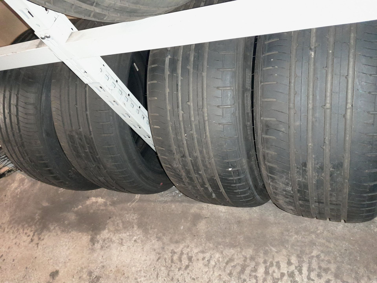 Lot de quatre pneumatiques FALKEN ZE914P 225/40/18 92W, DOT - Tire for Car: picture 1 Lot de quatre pneumatiques FALKEN ZE914P 225/40/18 92W, DOT - Tire for Car: picture 1