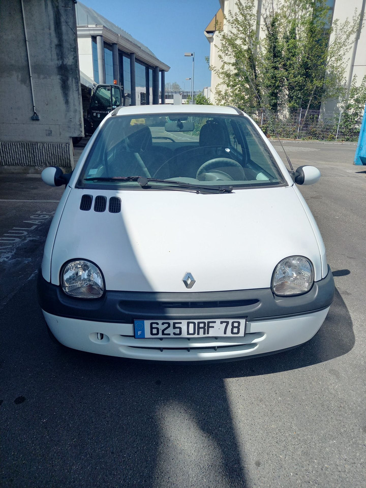 Car RENAULT TWINGO - Berline essence - 3 portes - 4places - Vitr: picture 1