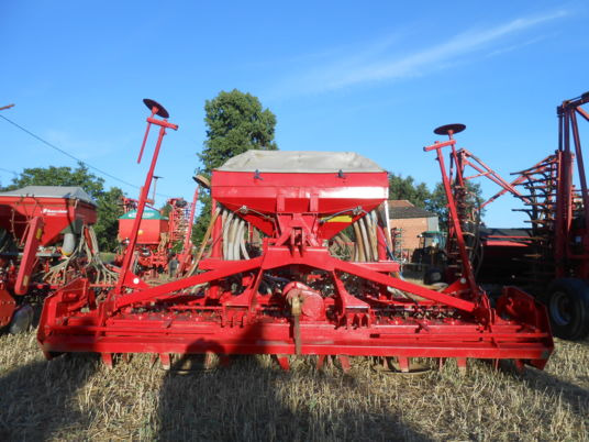 Kverneland DAS + Kverneland herse rotative - Combine seed drill: picture 1 Kverneland DAS + Kverneland herse rotative - Combine seed drill: picture 1