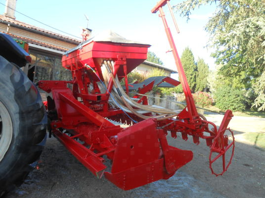 Kverneland DAS + Kverneland herse rotative - Combine seed drill: picture 4 Kverneland DAS + Kverneland herse rotative - Combine seed drill: picture 4