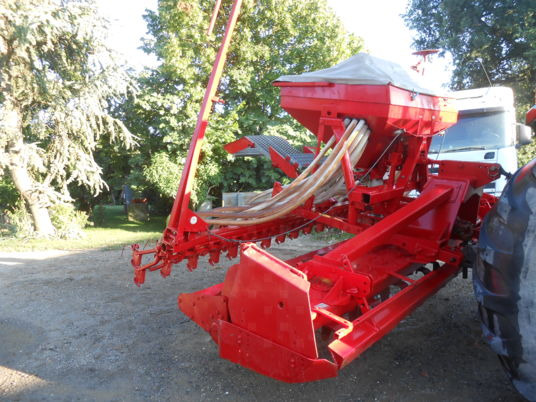 Kverneland DAS + Kverneland herse rotative - Combine seed drill: picture 3 Kverneland DAS + Kverneland herse rotative - Combine seed drill: picture 3