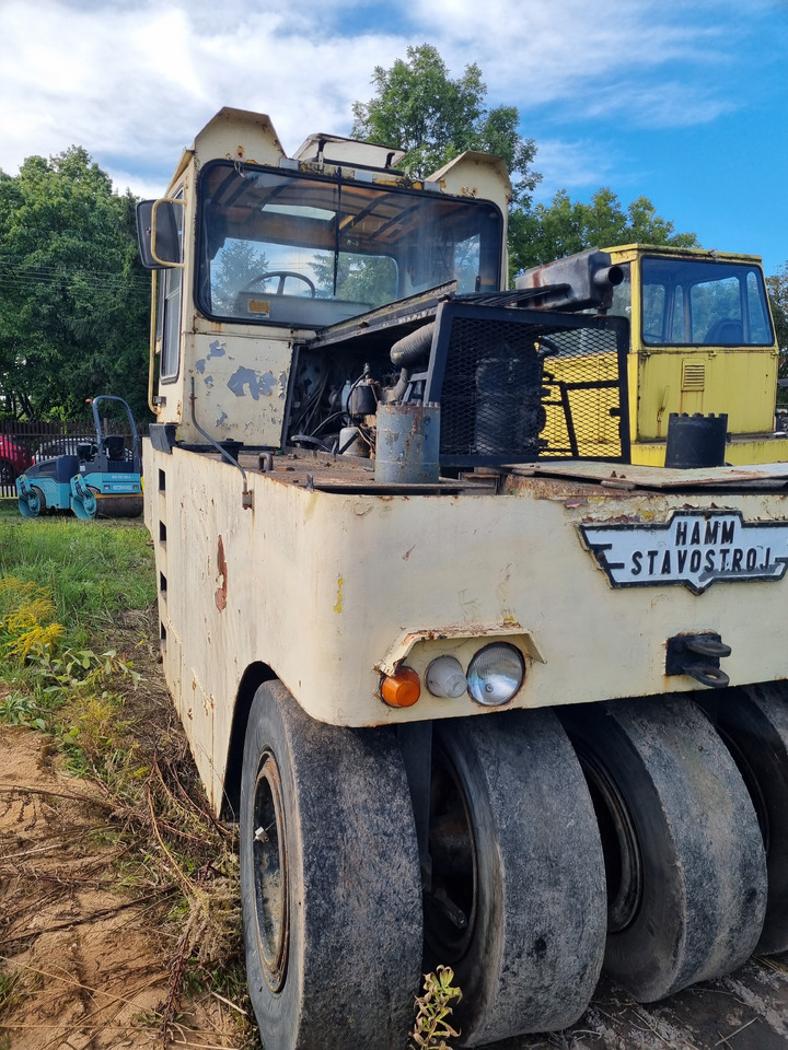 Stavostroj GRW 101 - Pneumatic roller: picture 1 Stavostroj GRW 101 - Pneumatic roller: picture 1