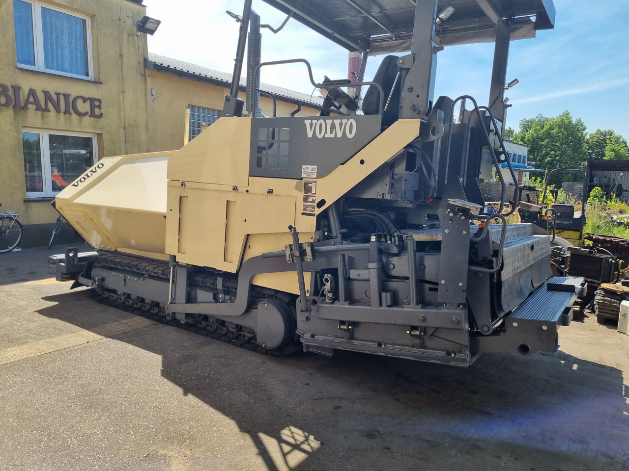 VOLVO TITAN 6820 - Asphalt paver: picture 1 VOLVO TITAN 6820 - Asphalt paver: picture 1