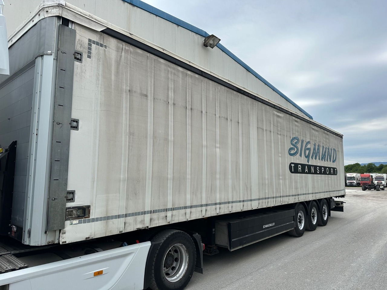 Schwarzmüller S1 J Getränkeplane LIFT BBW - Curtainsider semi-trailer: picture 1 Schwarzmüller S1 J Getränkeplane LIFT BBW - Curtainsider semi-trailer: picture 1
