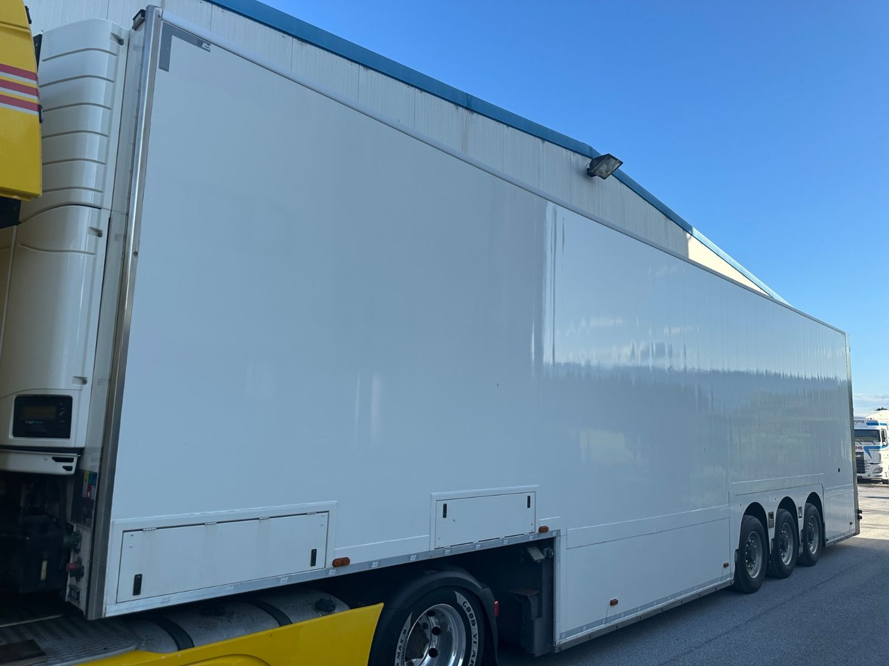 Van Eck Dubbeldeck T3Z Carrier - Closed box semi-trailer: picture 1 Van Eck Dubbeldeck T3Z Carrier - Closed box semi-trailer: picture 1