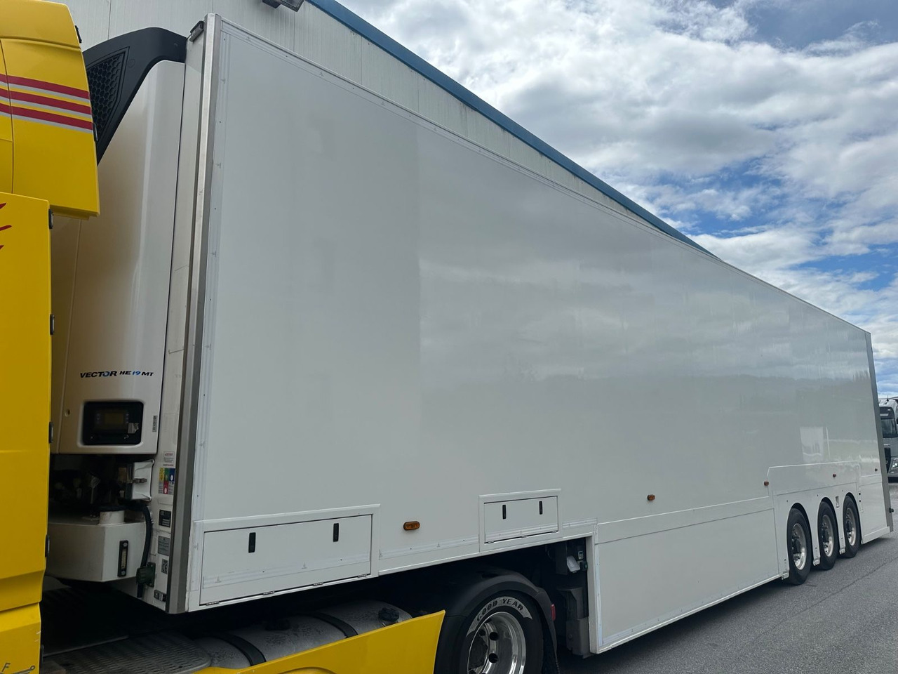 Van Eck Dubbeldeck T3Z Carrier Multi/Temp - Closed box semi-trailer: picture 1 Van Eck Dubbeldeck T3Z Carrier Multi/Temp - Closed box semi-trailer: picture 1