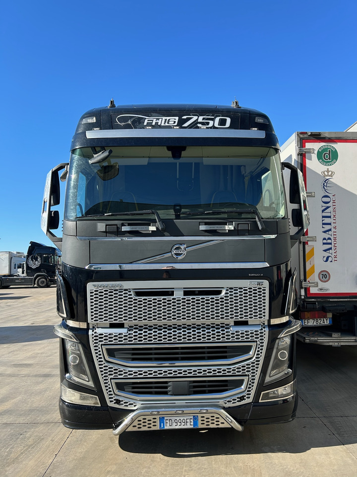 VOLVO FH 750 - Refrigerator truck: picture 4 VOLVO FH 750 - Refrigerator truck: picture 4