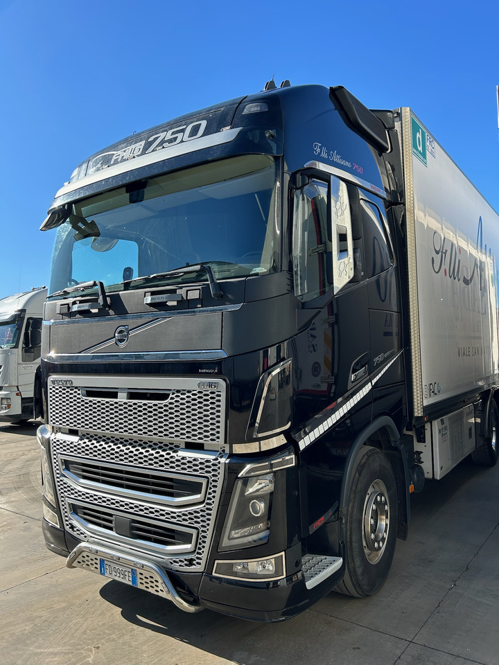 VOLVO FH 750 - Refrigerator truck: picture 5 VOLVO FH 750 - Refrigerator truck: picture 5