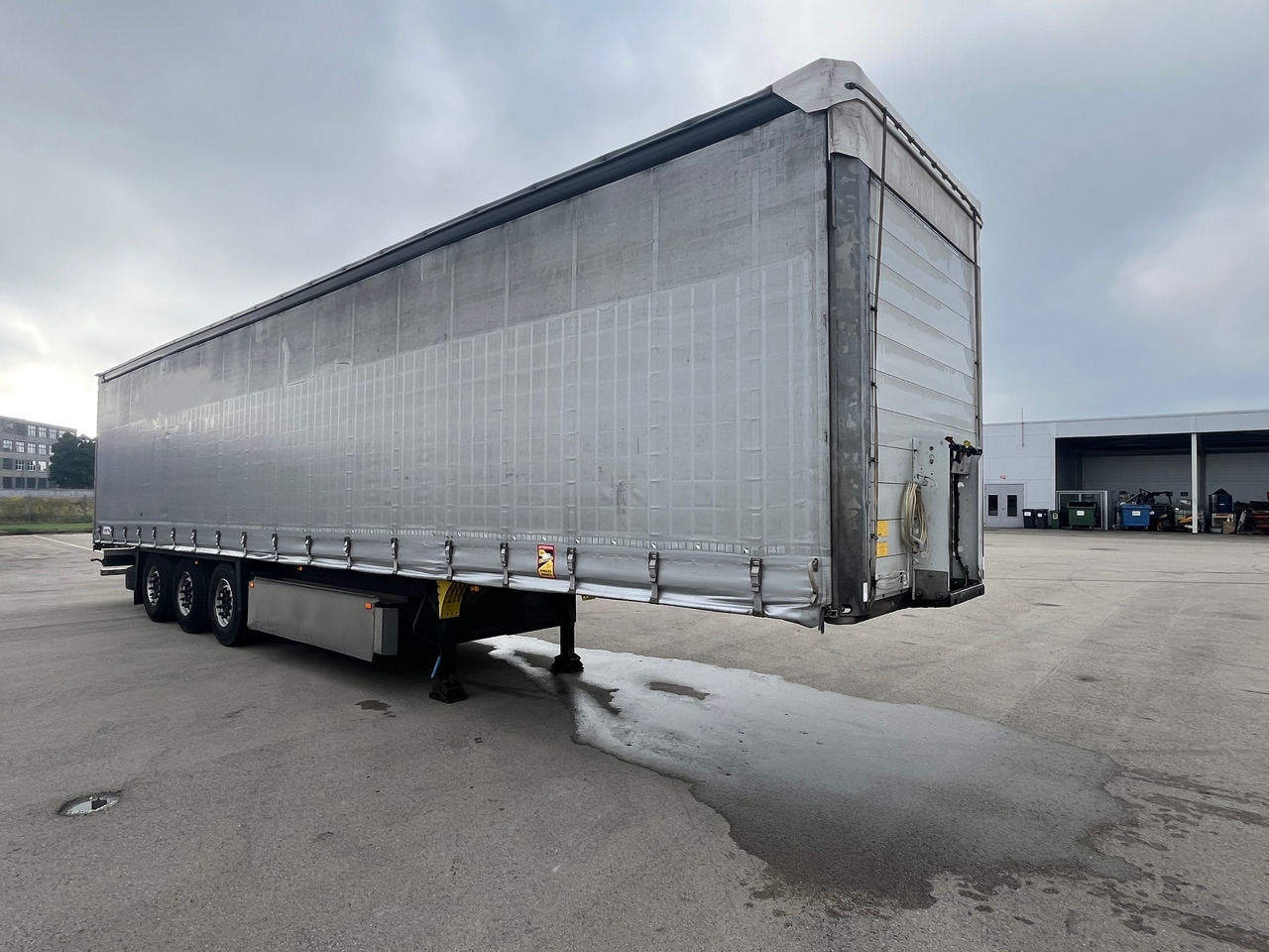 - Curtainsider semi-trailer: picture 1 - Curtainsider semi-trailer: picture 1
