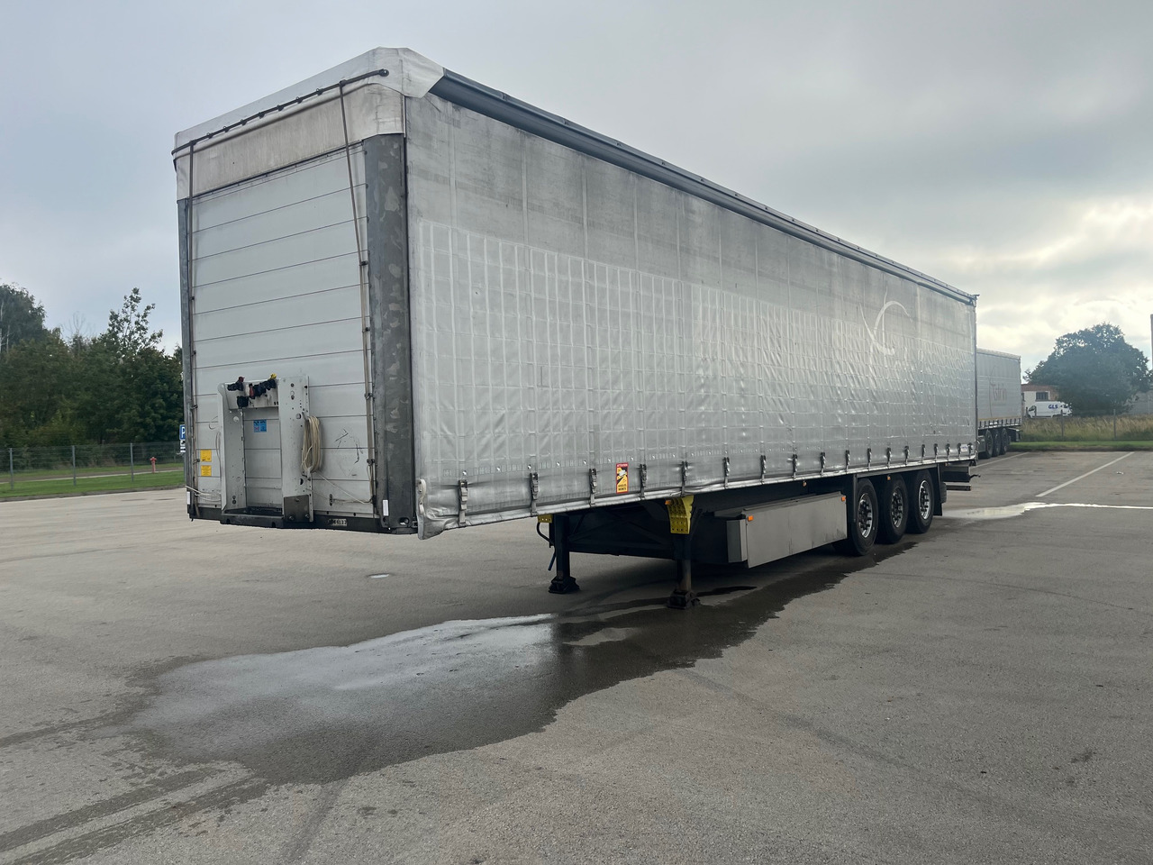- Curtainsider semi-trailer: picture 2 - Curtainsider semi-trailer: picture 2