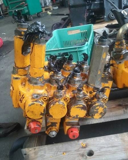 ROZDZIELACZ HYDRAULICZNY JCB 815 817 818 820 - Spare parts: picture 2 ROZDZIELACZ HYDRAULICZNY JCB 815 817 818 820 - Spare parts: picture 2