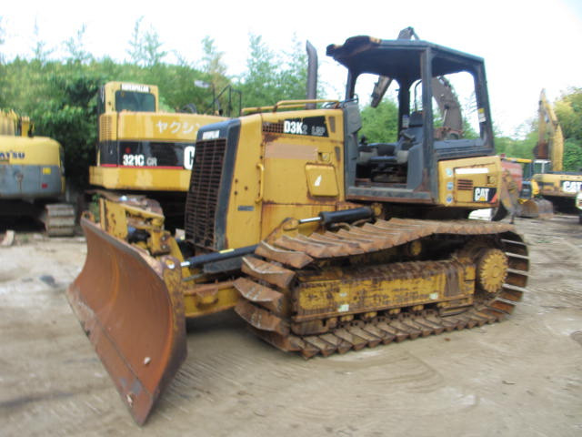 CAT D3K2 - Bulldozer: picture 1 CAT D3K2 - Bulldozer: picture 1