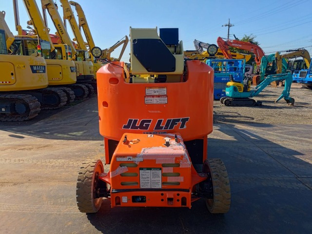 JLG M400AJPN - Articulated boom: picture 4 JLG M400AJPN - Articulated boom: picture 4