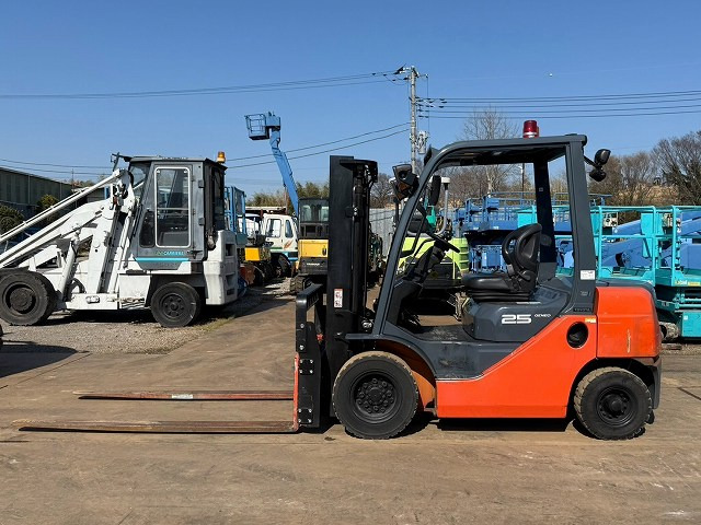 TOYOTA 02-8FD25 - Forklift: picture 2 TOYOTA 02-8FD25 - Forklift: picture 2