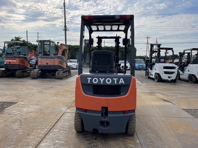 TOYOTA 8FGL15 - Forklift: picture 4 TOYOTA 8FGL15 - Forklift: picture 4