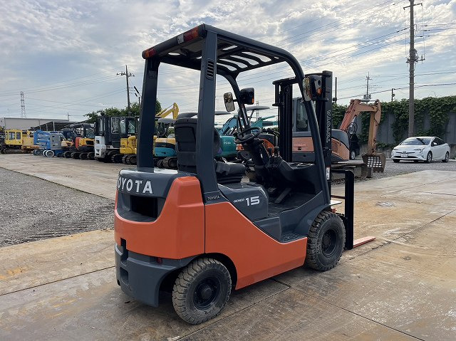 TOYOTA 8FGL15 - Forklift: picture 5 TOYOTA 8FGL15 - Forklift: picture 5