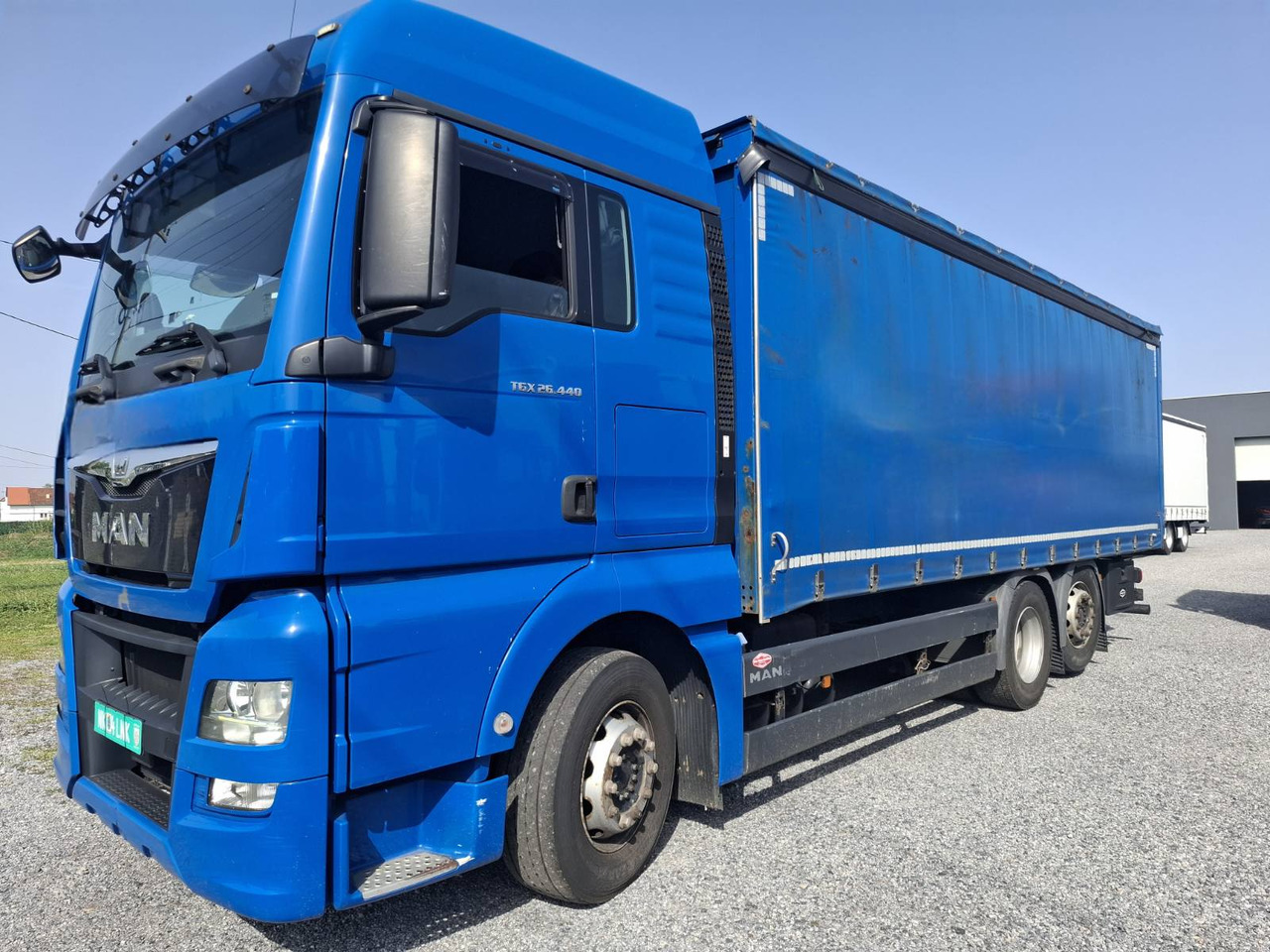 MAN TGX 26.440 E6 - Curtainsider truck: picture 3 MAN TGX 26.440 E6 - Curtainsider truck: picture 3