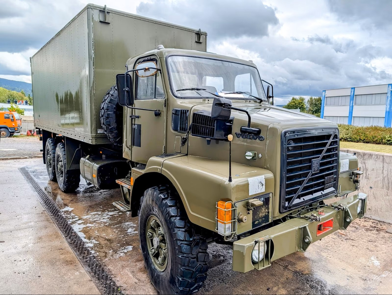 VOLVO N10 - Box truck: picture 2 VOLVO N10 - Box truck: picture 2
