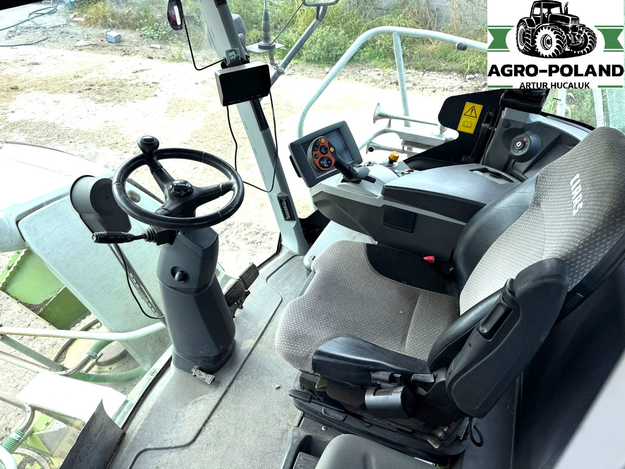 CLAAS JAGUAR 940 - 2014 ROK - 4X4 + ORBIS 600 + PU 300 - Forage harvester: picture 4 CLAAS JAGUAR 940 - 2014 ROK - 4X4 + ORBIS 600 + PU 300 - Forage harvester: picture 4