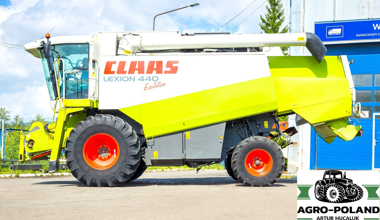 CLAAS LEXION 440 EVOLUTION - 2003 ROK + CLAAS C 540 SKŁADANY - 2007 ROK - Combine harvester: picture 5 CLAAS LEXION 440 EVOLUTION - 2003 ROK + CLAAS C 540 SKŁADANY - 2007 ROK - Combine harvester: picture 5