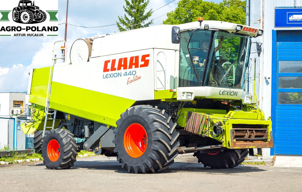 CLAAS LEXION 440 EVOLUTION - 2003 ROK + CLAAS C 540 SKŁADANY - 2007 ROK - Combine harvester: picture 3 CLAAS LEXION 440 EVOLUTION - 2003 ROK + CLAAS C 540 SKŁADANY - 2007 ROK - Combine harvester: picture 3