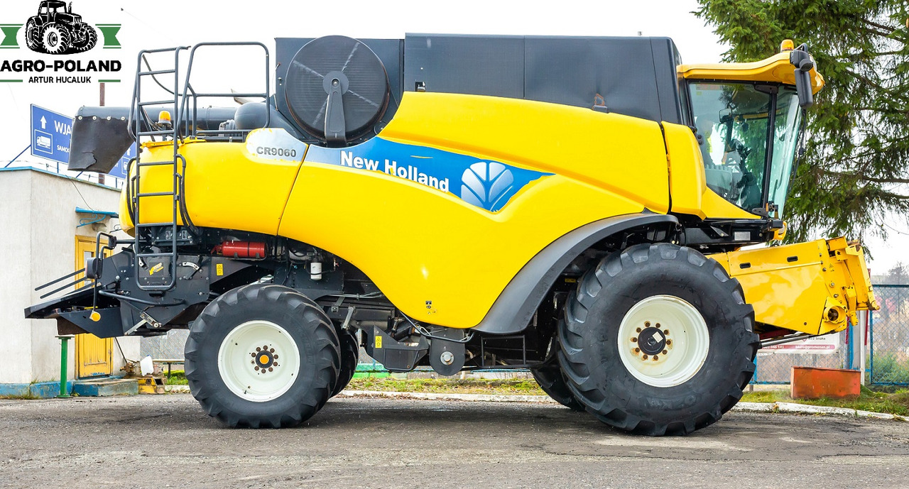 NEW HOLLAND CR 9060 - 2008 - 2554 h + HEDER 6,09 M - Combine harvester: picture 3 NEW HOLLAND CR 9060 - 2008 - 2554 h + HEDER 6,09 M - Combine harvester: picture 3