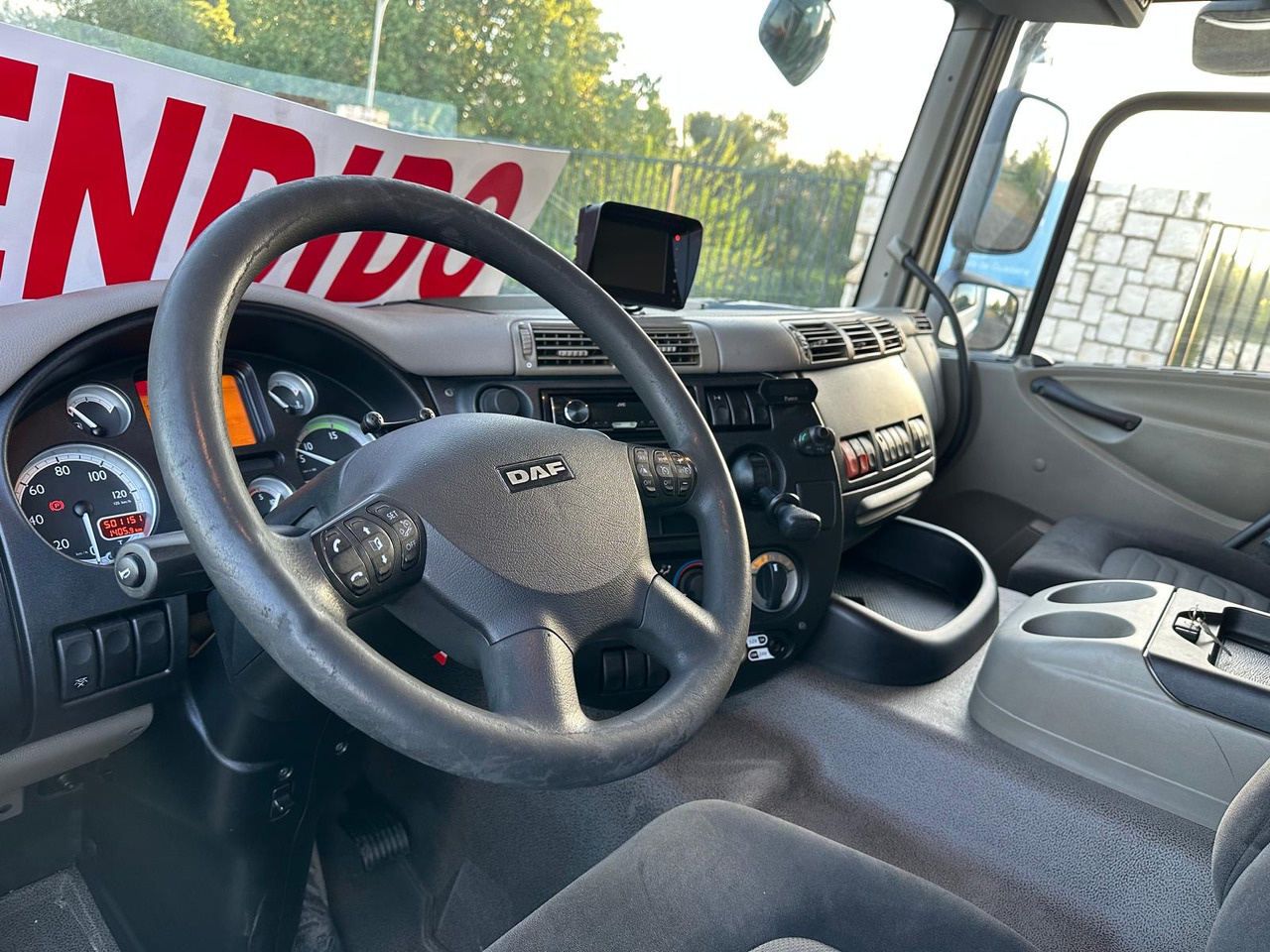 DAF CF 75.310 - Curtainsider truck: picture 3 DAF CF 75.310 - Curtainsider truck: picture 3