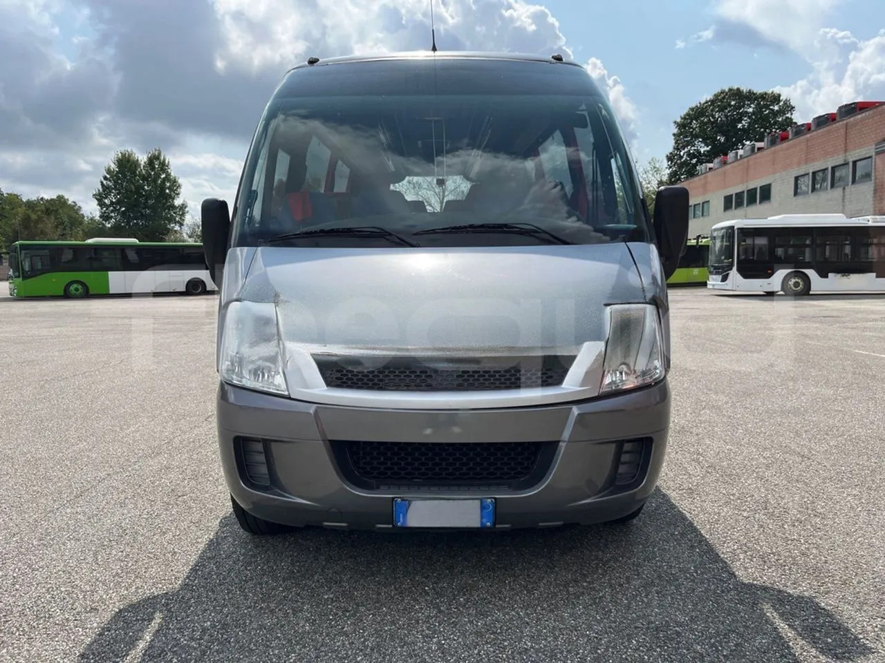 Iveco Daily - Coach: picture 2 Iveco Daily - Coach: picture 2