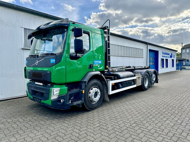 Volvo FE 330 62 TR CNG Erdgas Motor-Engine 6x2 lenk-liftachse - Hook lift truck: picture 1 Volvo FE 330 62 TR CNG Erdgas Motor-Engine 6x2 lenk-liftachse - Hook lift truck: picture 1