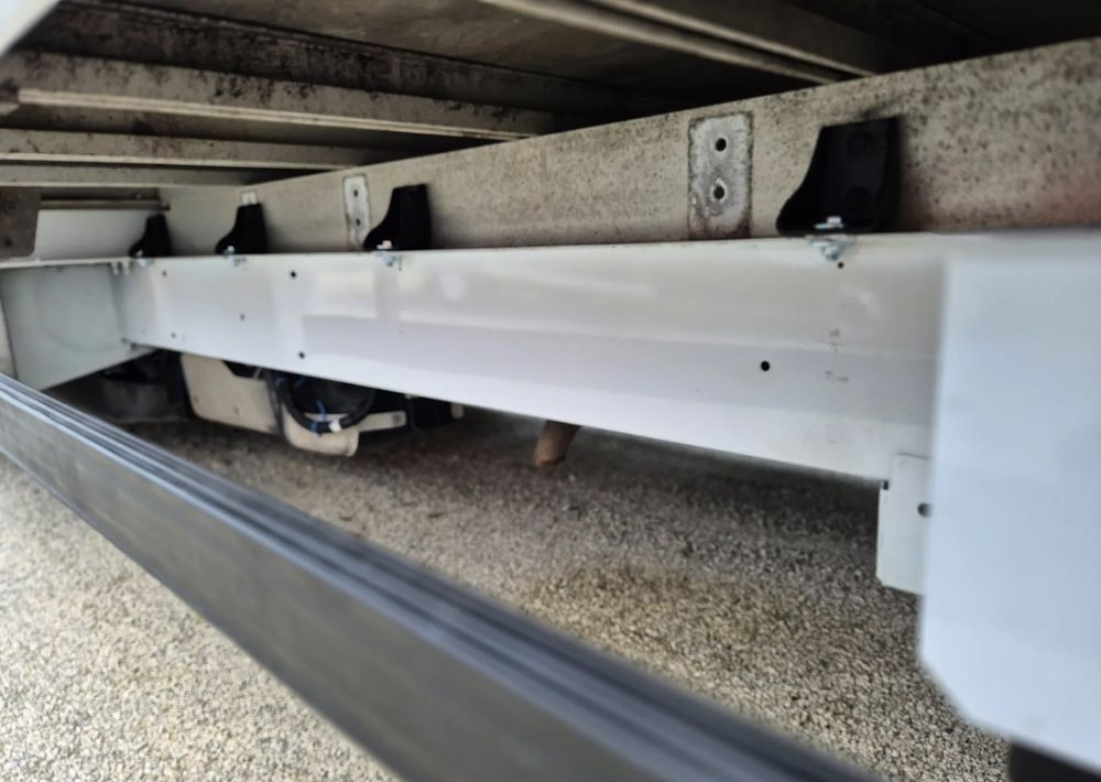 Renault Master 2.3 150KM - Curtain side van: picture 5 Renault Master 2.3 150KM - Curtain side van: picture 5