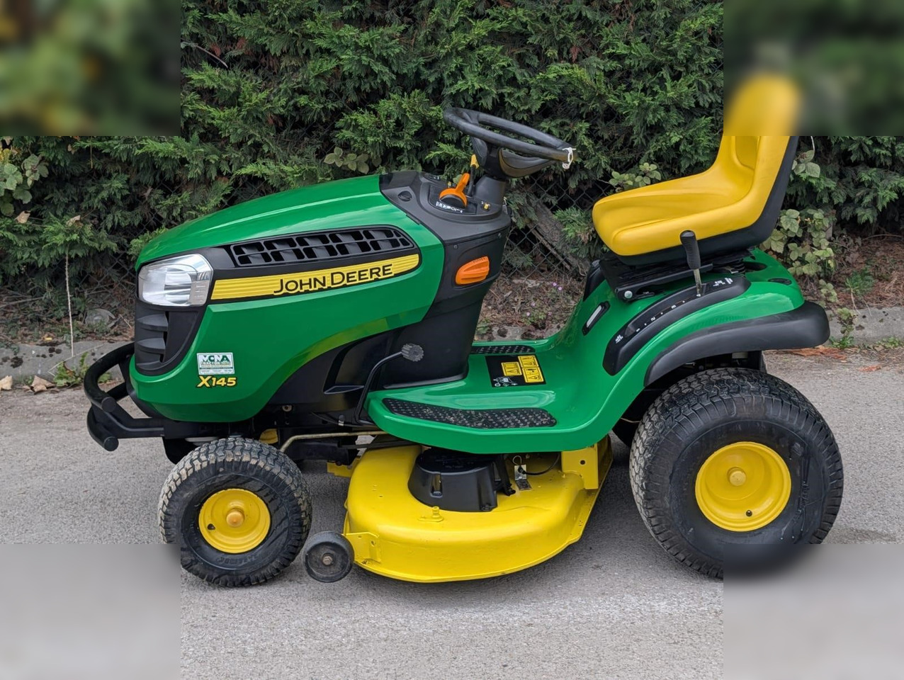 2011 JOHN DEERE X145 - Garden mower: picture 4 2011 JOHN DEERE X145 - Garden mower: picture 4