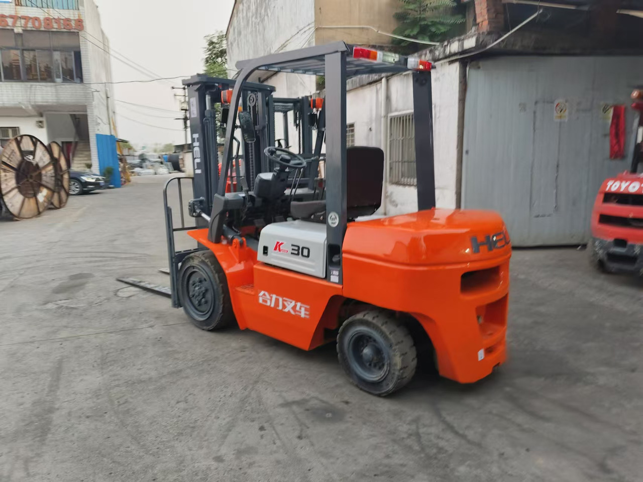 HELI k30 used 3 ton diesel forklift Customizable mast clamps low price - Diesel forklift: picture 3 HELI k30 used 3 ton diesel forklift Customizable mast clamps low price - Diesel forklift: picture 3