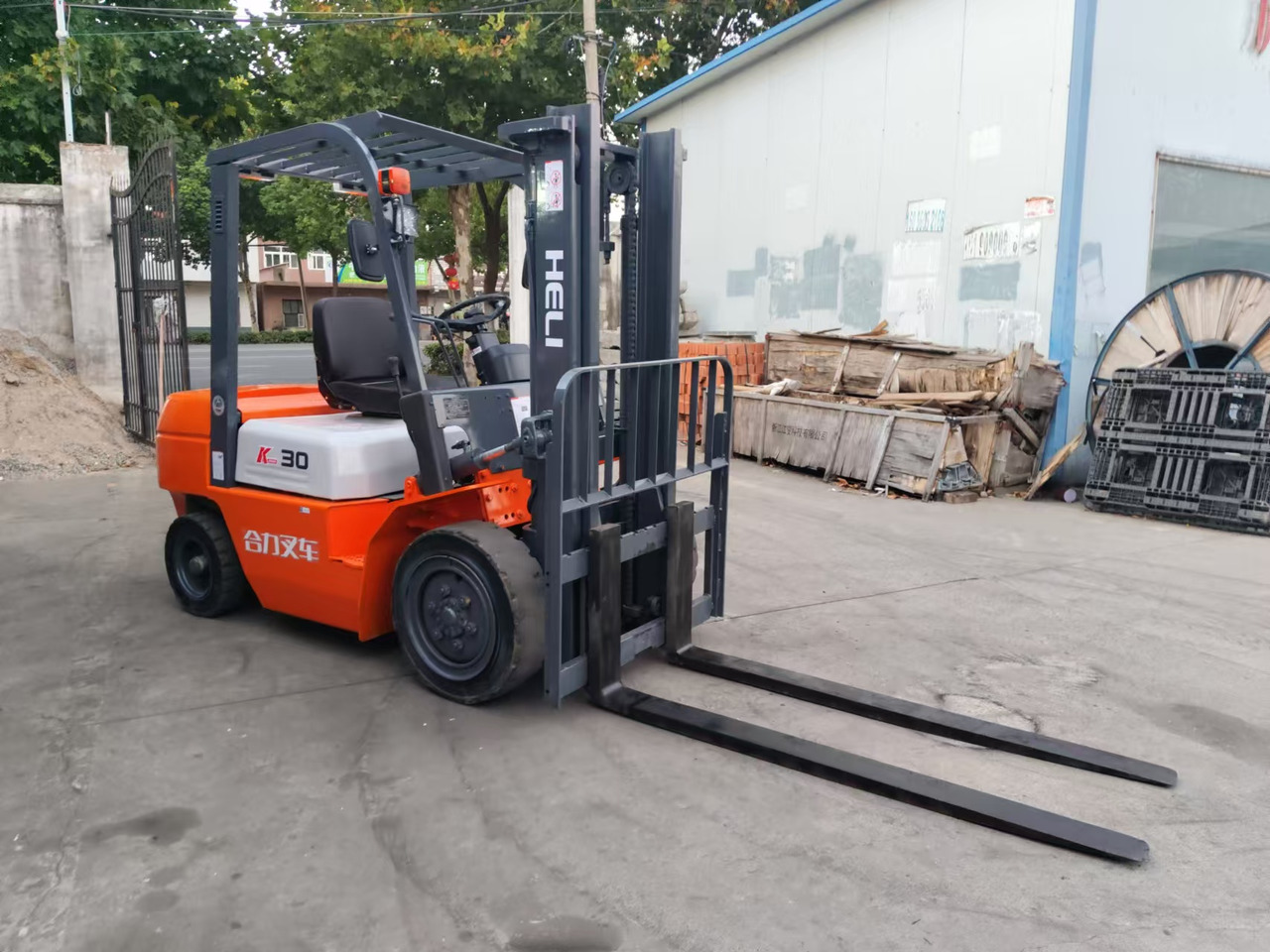 HELI k30 used 3 ton diesel forklift Customizable mast clamps low price - Diesel forklift: picture 5 HELI k30 used 3 ton diesel forklift Customizable mast clamps low price - Diesel forklift: picture 5