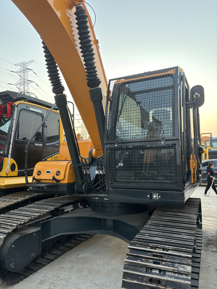 HYUNDAI 220LC—9S - Crawler excavator: picture 4 HYUNDAI 220LC—9S - Crawler excavator: picture 4