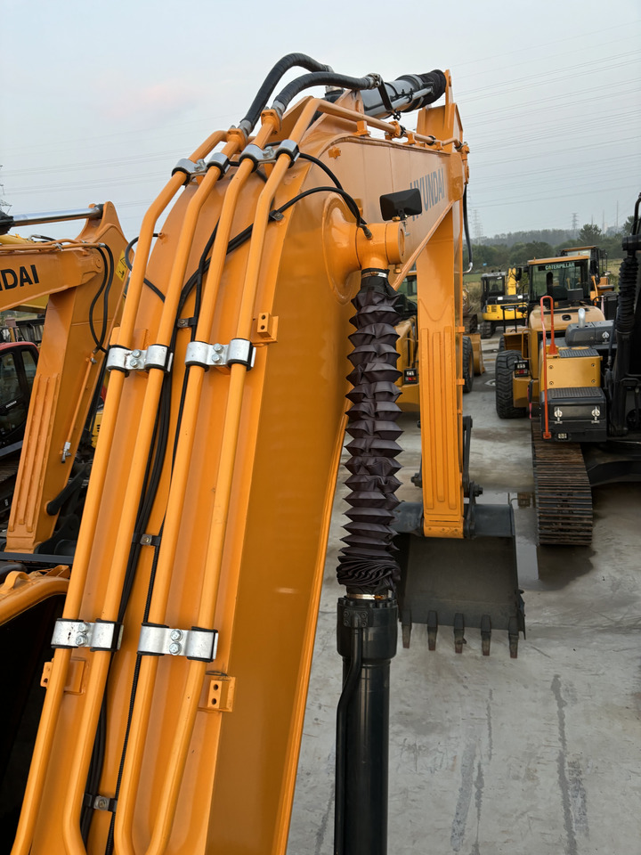 HYUNDAI 220LC—9S - Crawler excavator: picture 3 HYUNDAI 220LC—9S - Crawler excavator: picture 3