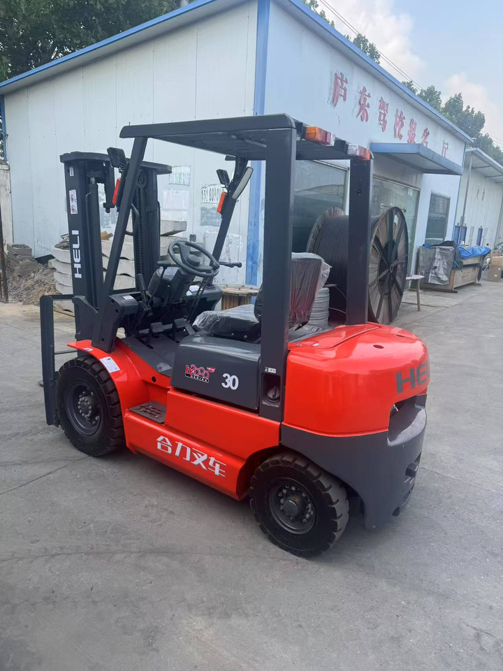 Heli stock new 2024 model 3T diesel forklift Customizable Mast & Clamp - Diesel forklift: picture 4 Heli stock new 2024 model 3T diesel forklift Customizable Mast & Clamp - Diesel forklift: picture 4