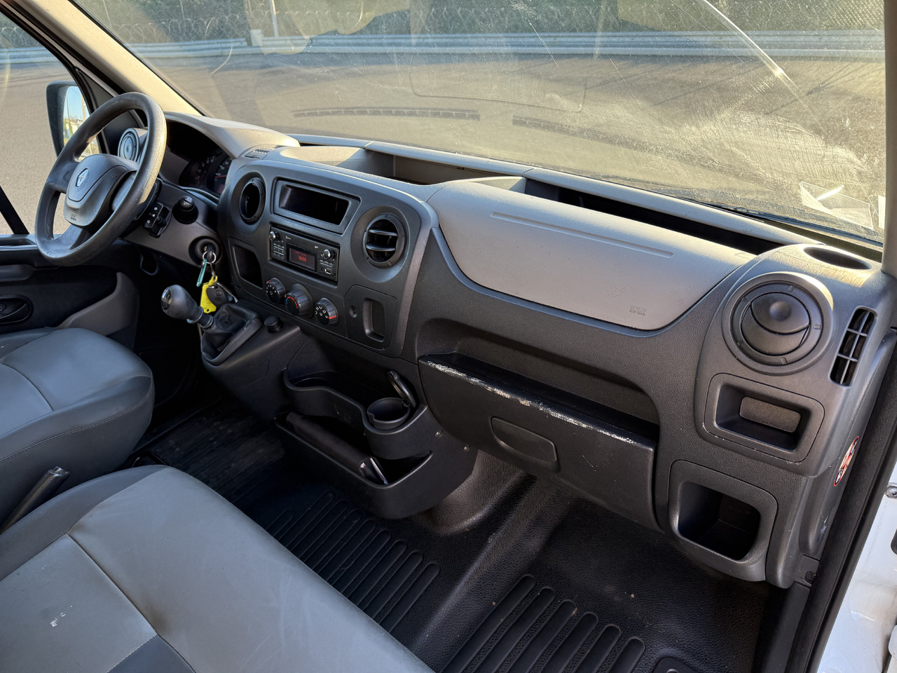 Leasing of RENAULT MASTER 2.3DCI125 BENNE ACIER DOUBLE CABINE ROUE SIMPLE + REHAUSSE DE RIDELLE RENAULT MASTER 2.3DCI125 BENNE ACIER DOUBLE CABINE ROUE SIMPLE + REHAUSSE DE RIDELLE: picture 13