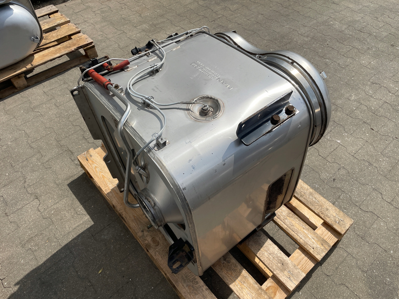 KATALIZATOR MAN TGX TGS EURO 6 DPF TŁUMIK WYDECH 81151036115 - Catalytic converter for Truck: picture 4 KATALIZATOR MAN TGX TGS EURO 6 DPF TŁUMIK WYDECH 81151036115 - Catalytic converter for Truck: picture 4