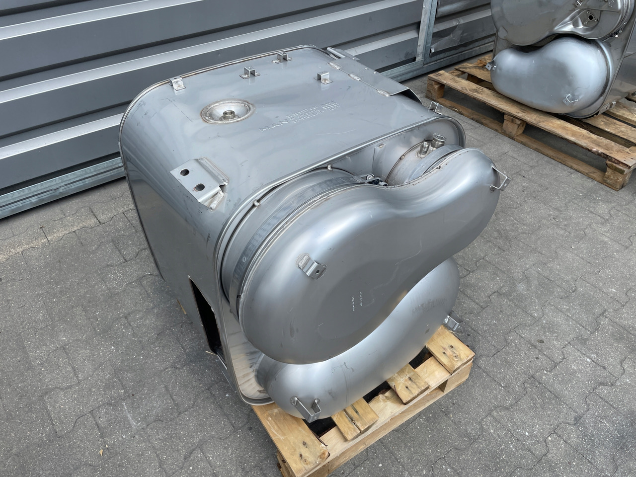 KATALIZATOR MAN TGX TGS EURO 6 DPF TŁUMIK WYDECH 81151036115 - Catalytic converter for Truck: picture 1 KATALIZATOR MAN TGX TGS EURO 6 DPF TŁUMIK WYDECH 81151036115 - Catalytic converter for Truck: picture 1